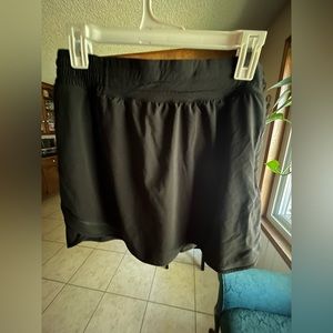 LuluLemon size 12 multi pocket running skirt/skort.